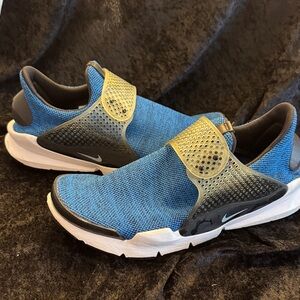 Nike Sock Dart SE men’s sneaker size 12